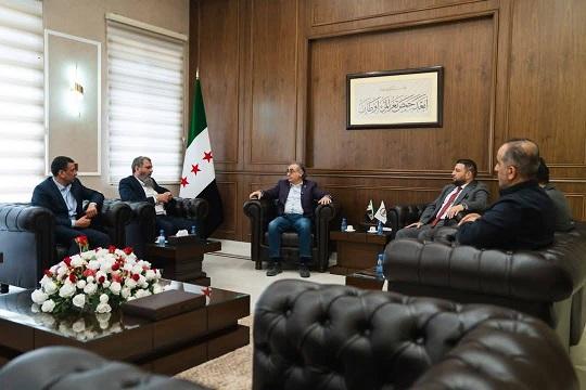 محافظ حمص ورئيس اتحاد غرف الصناعة يبحثان سبل دعم وتعافي القطاع الصناعي